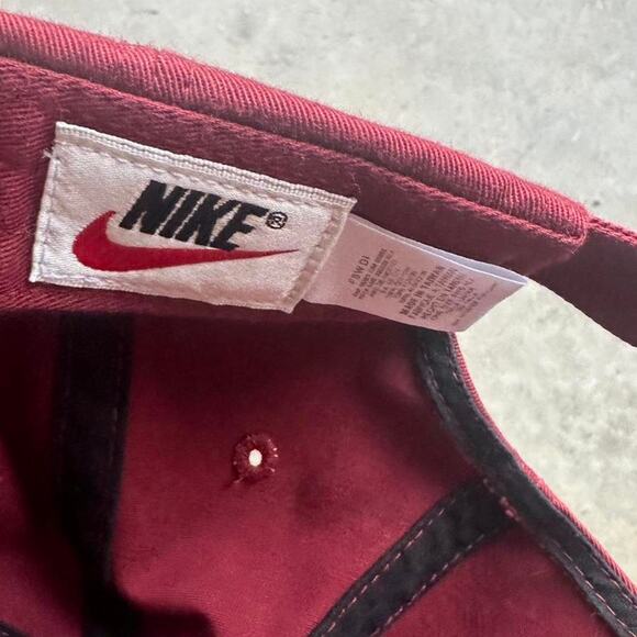 Vintage 90s Nike Embroidered SnapBack Hat Maroon Yellow Center Swoosh Cap - Picture 5 of 5